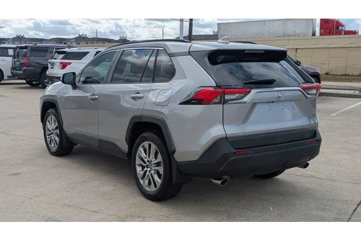 $18000 : Toyota RAV4 2019 XLE Premium image 5