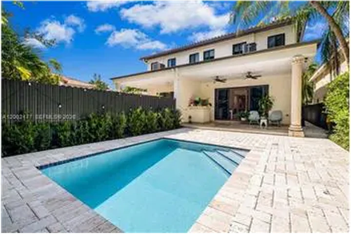 $9900 : Rental property with 3 bedro image 8