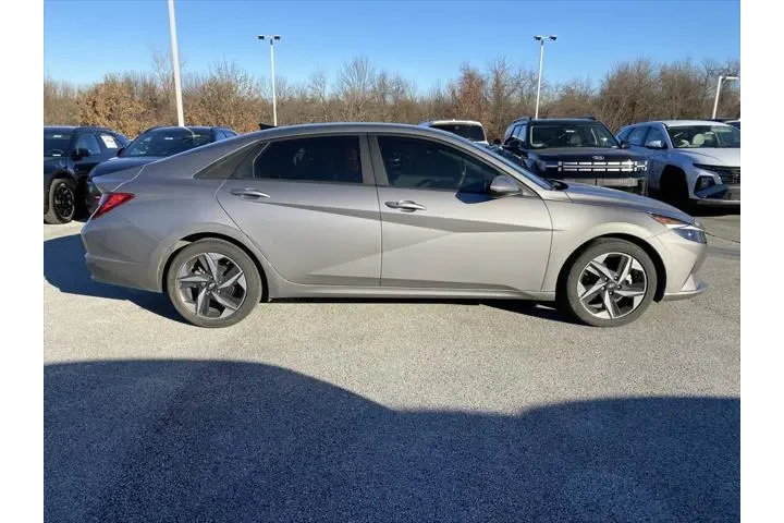 $20995 : Hyundai ELANTRA 2023 SEL 4dr image 8