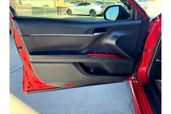 2021 Camry SE image 10