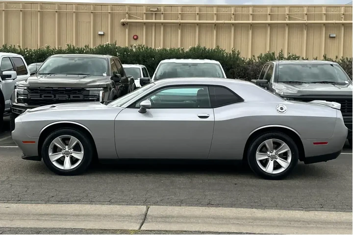 $14000 : Dodge Challenger 2018 SXT 2d image 5