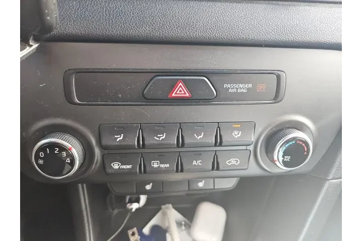 $9885 : Pre-Owned 2017 Sportage LX image 4