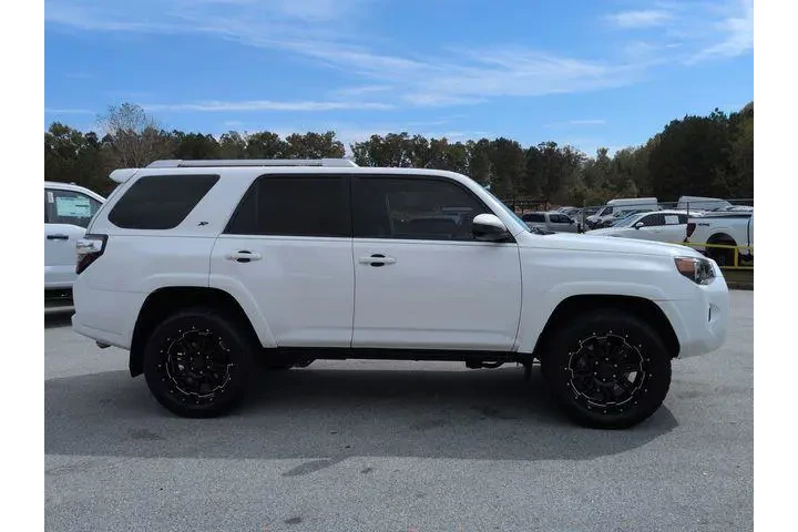 $28522 : Toyota 4Runner 2017 4x4 SR5 image 3