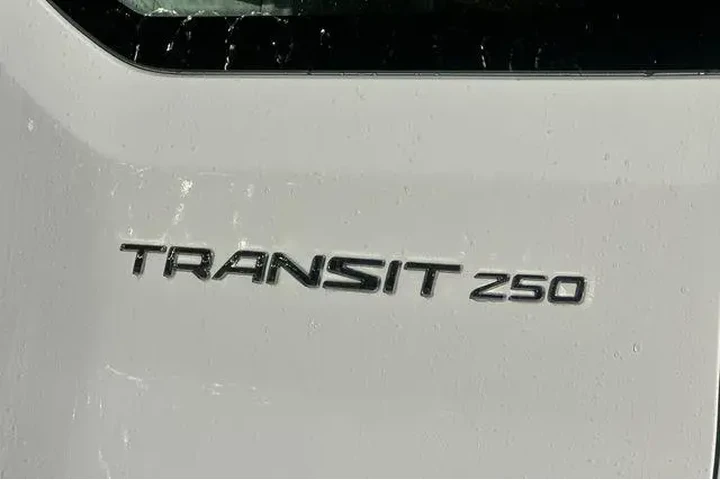 $33610 : Ford Transit 2024 250 3dr LW image 8