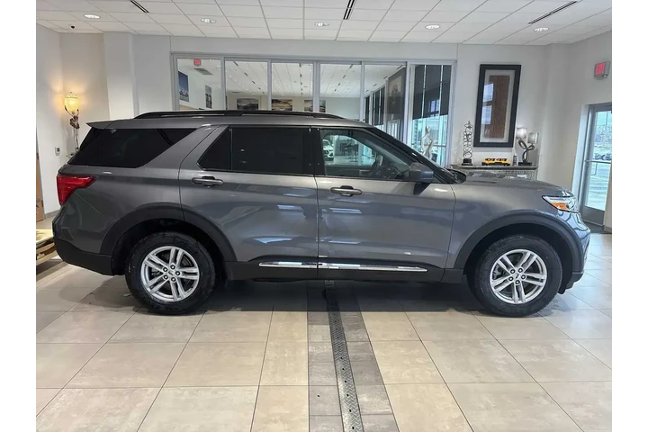 $32444 : Ford Explorer 2024 AWD XLT 4 image 2