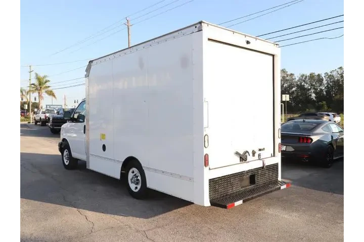 $34787 : GMC Savana 2022 3500 2dr 139 image 4