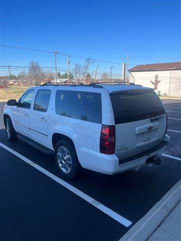 $12995 : 2009 Suburban LTZ 1500 4WD image 9