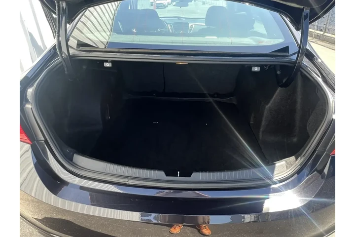 $17794 : Chevrolet Malibu 2023 LT 4dr image 10