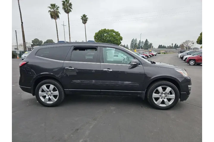 $13995 : 2017 Traverse LT image 5