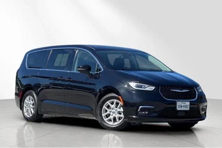$22215 : Chrysler Pacifica 2023 Touri image 2