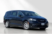 $22215 : Chrysler Pacifica 2023 Touri thumbnail
