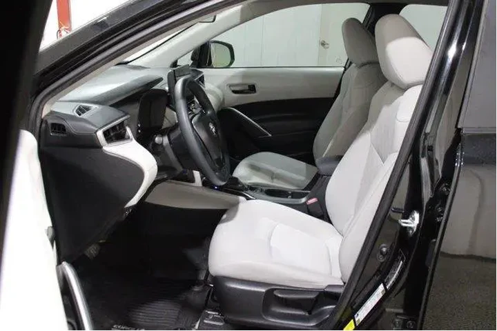 $25698 : Toyota Corolla Cross 2023 AW image 3