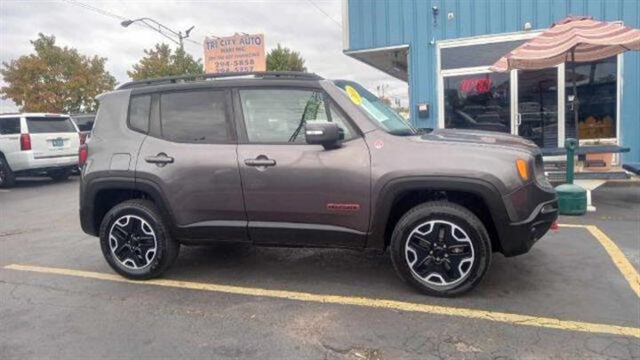 $13900 : 2016 Renegade Trailhawk image 4