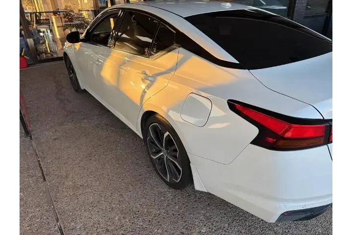 $21923 : Nissan Altima 2023 2.5 SR 4d image 3