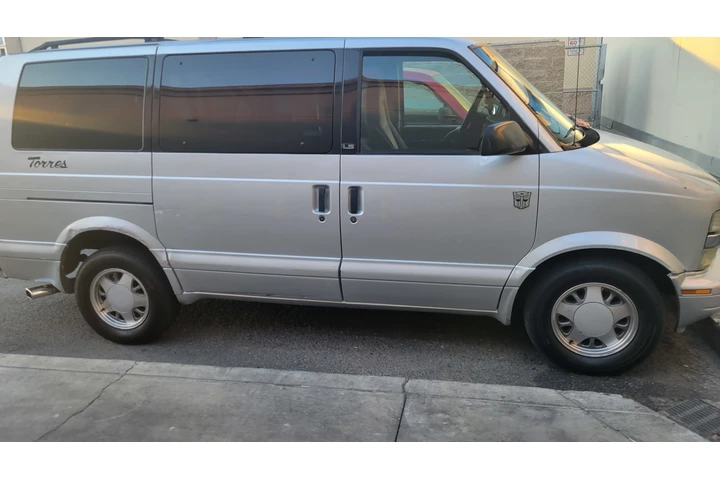 $3700 : Chevy Astro Van image 3