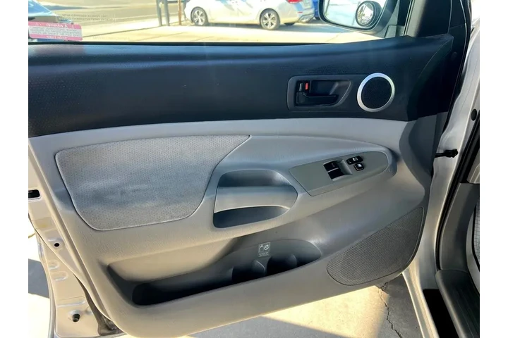 2006 Tacoma PreRunner Access image 10