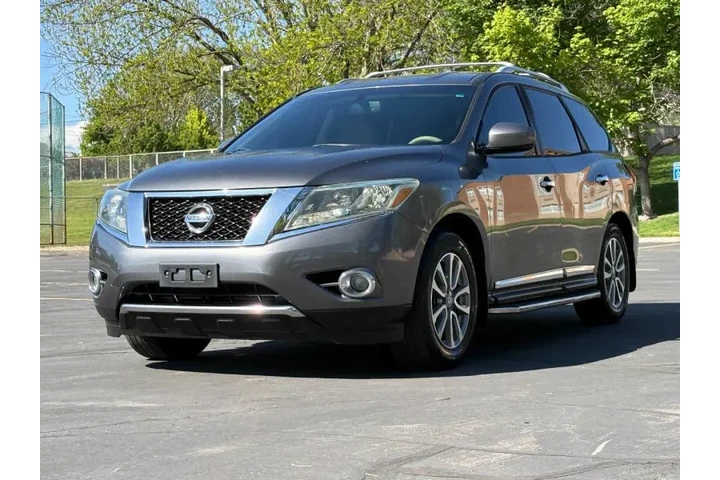 $9900 : 2015 Pathfinder SL image 3