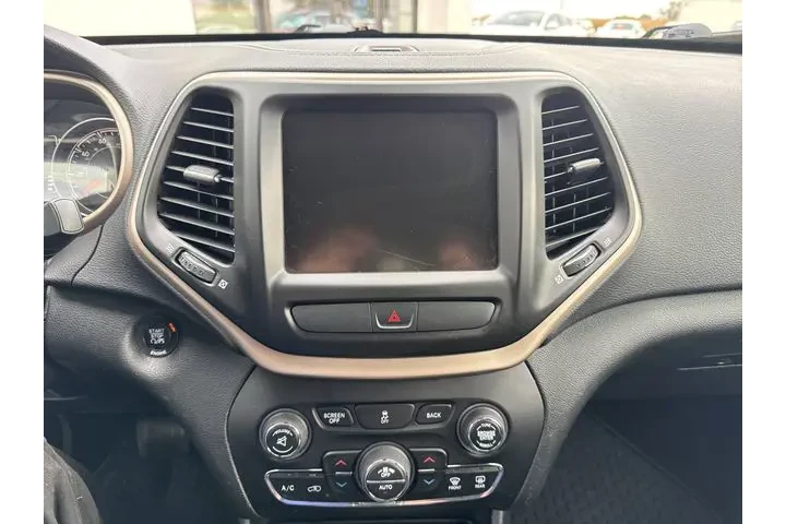 $8799 : Pre-Owned 2015 Cherokee Latit image 7