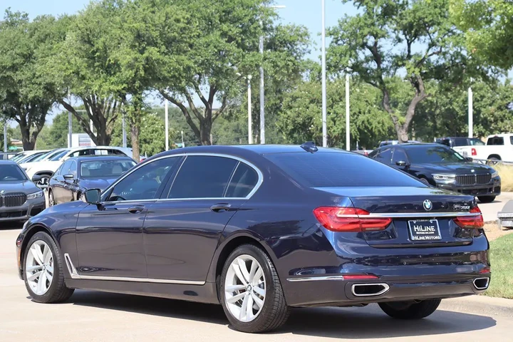 $23998 : 2016 7 Series 750i image 10