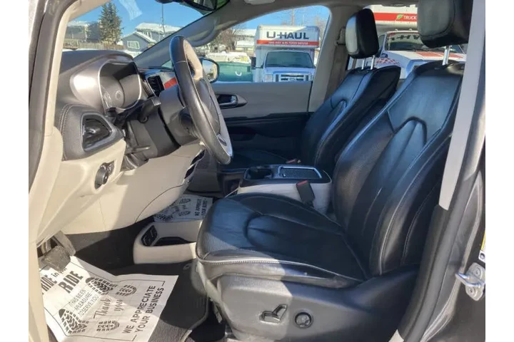 $18398 : 2018 Pacifica Limited image 10