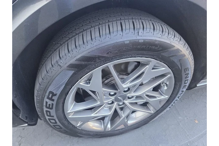 $38995 : Genesis GV70 2024 AWD 2.5T S image 2