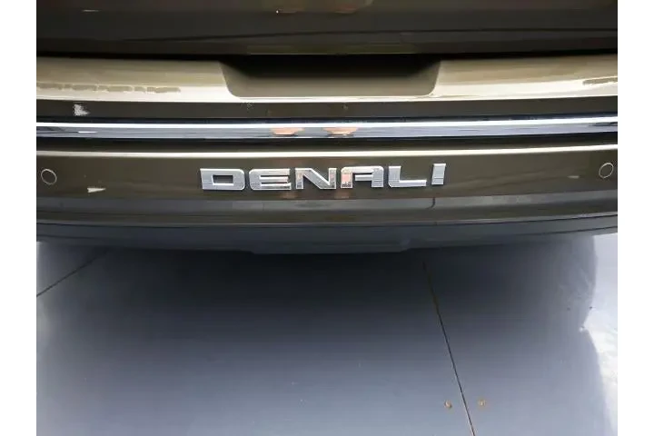 $30591 : GMC Terrain 2023 AWD Denali image 5