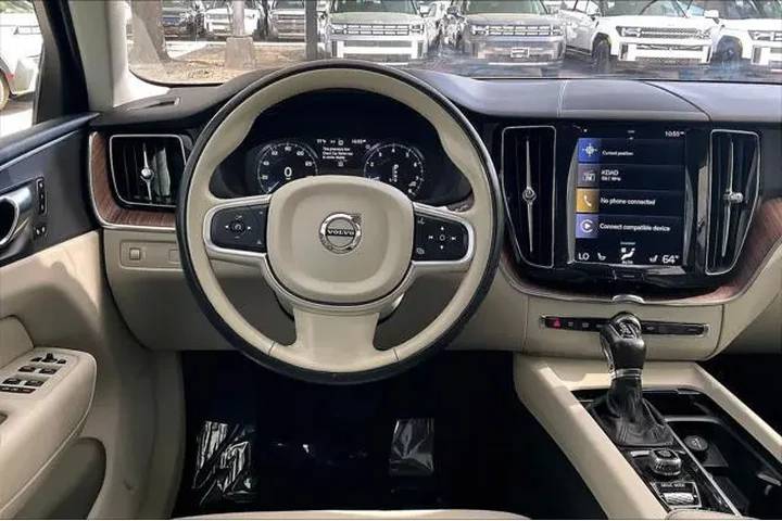 $15576 : Volvo XC60 2021 AWD T6 Momen image 6
