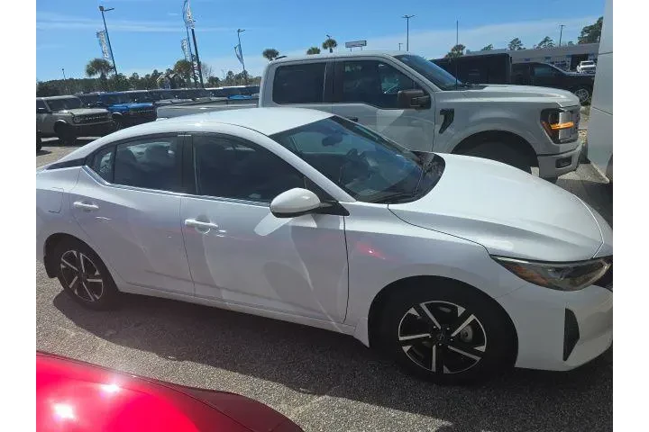 $18786 : Nissan Sentra 2025 SV 4dr Se image 2