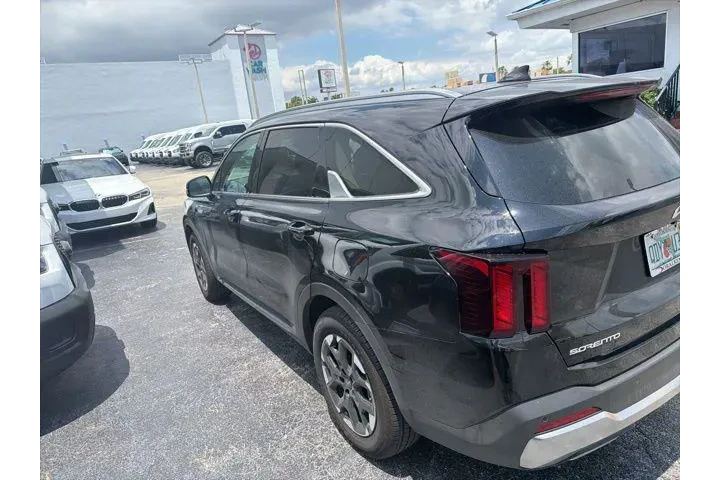 $29990 : Kia Sorento 2025 S 4dr SUV image 7