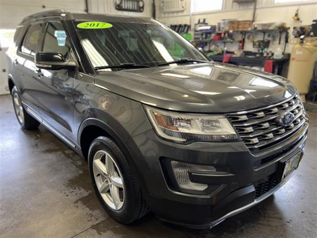 $19900 : 2017 Explorer XLT image 3