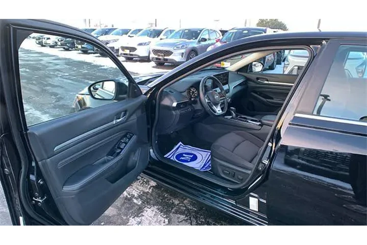 $26990 : Nissan Altima 2023 AWD 2.5 S image 9