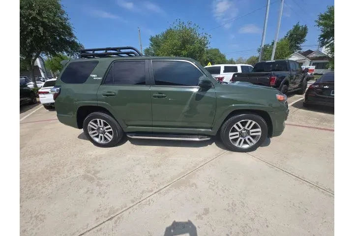 $30485 : Toyota 4Runner 2022 4x2 TRD image 2