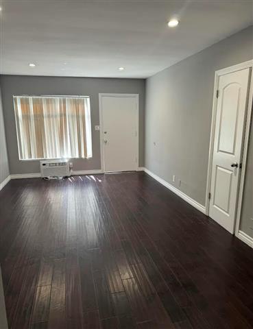 $1300 : 1 bedroom apartment in LA image 2