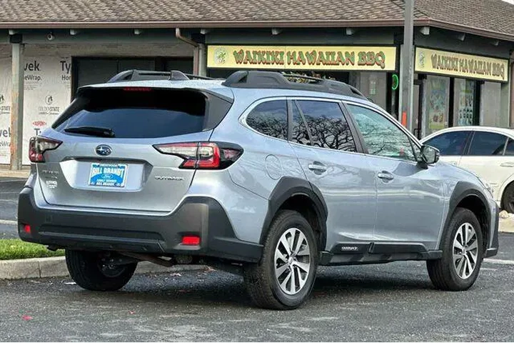 $22939 : Subaru Outback 2024 AWD Prem image 3