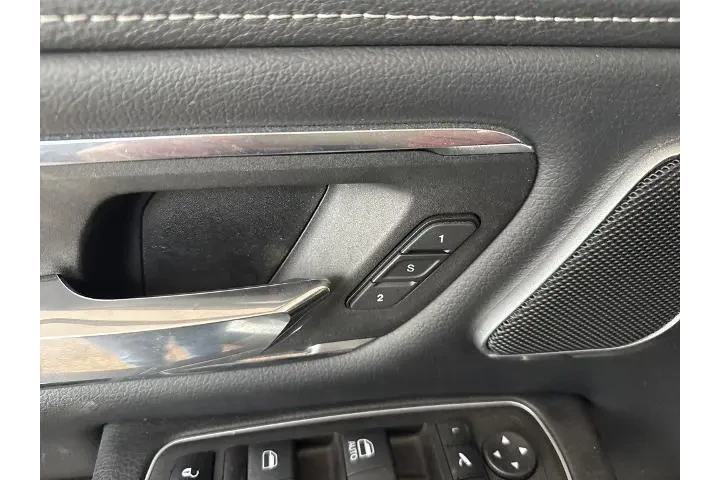 Ram 1500 2024 4x4 Laramie 4d image 6