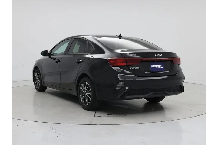 $18998 : Kia Forte 2023 LXS 4dr Sedan image 2