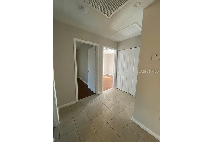 $900 : Fully renovated and furnished image 4