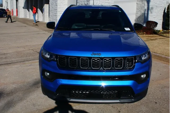$23112 : Jeep Compass 2025 4x4 Latitu image 4
