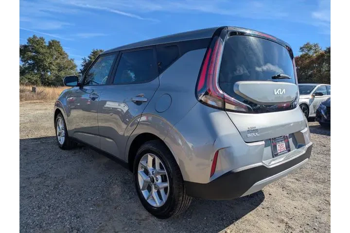 $15873 : Kia Soul 2023 LX 4dr Crossov image 5