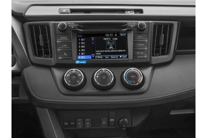 $12100 : Toyota RAV4 2017 AWD LE 4dr image 10