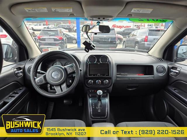 $5995 : Used 2012 Compass 4WD 4dr Lat image 10
