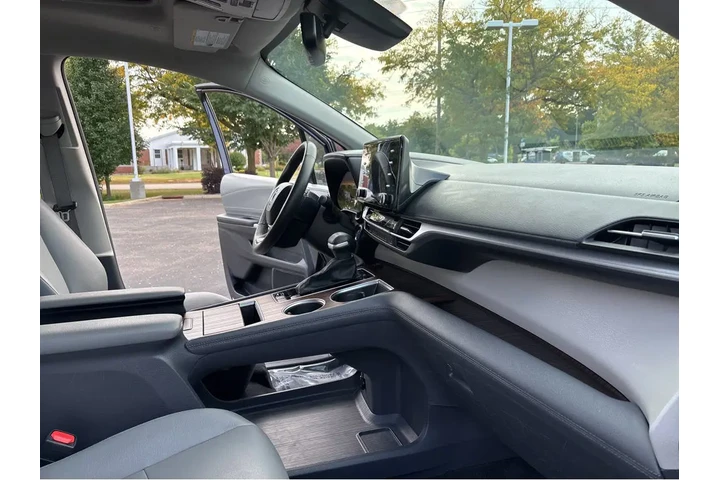 $42000 : 2024 Sienna XLE image 5