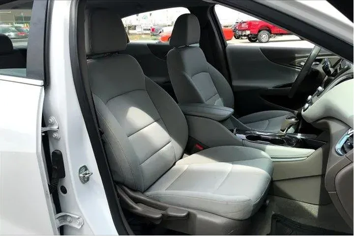 $9995 : Chevrolet Malibu 2018 Hybrid image 7