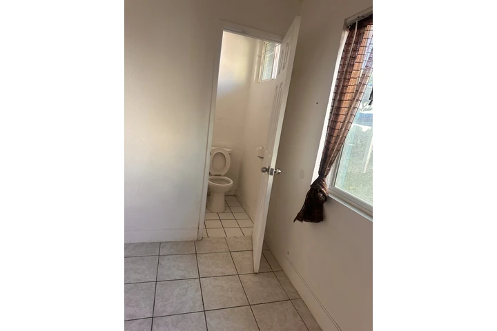 $1200 : Cuarto/baño privado image 4