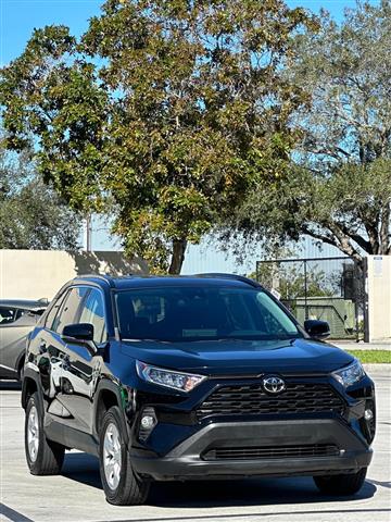 Toyota rav4 XL 2021 image 4