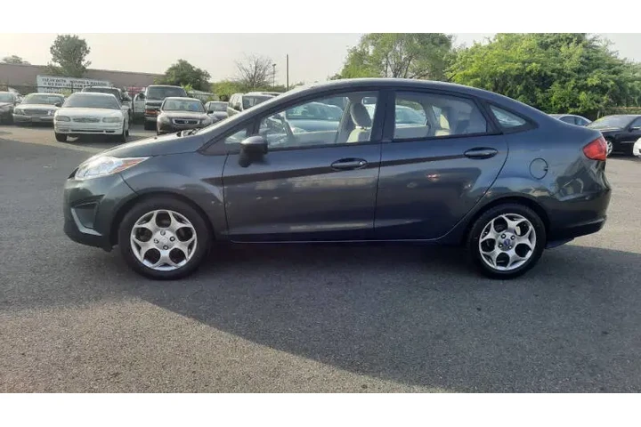 $2995 : 2011 Fiesta S image 2