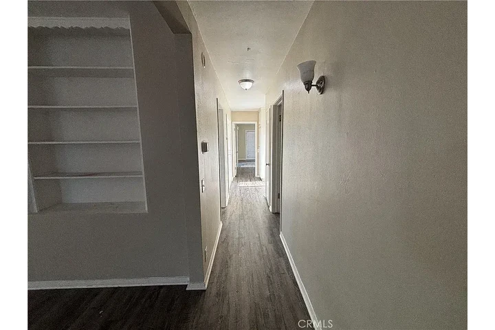 $1300 : Well-located equity opportunit image 7