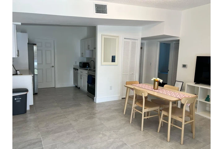 $1000 : ROOM FOR RENT image 7