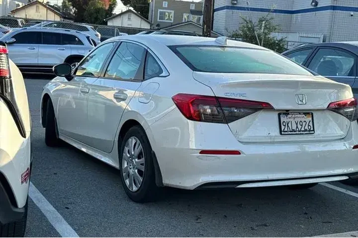 $24999 : Honda Civic 2024 LX 4dr Seda image 5