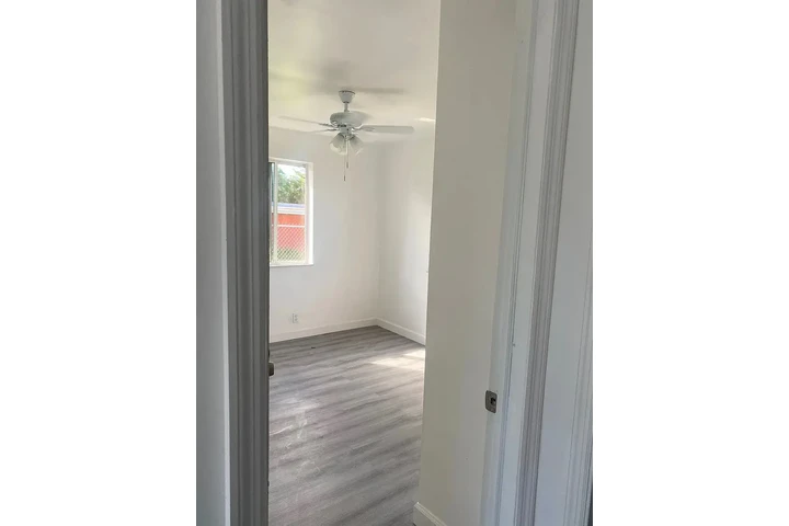 $1000 : renovated charming 3 bedroom image 4